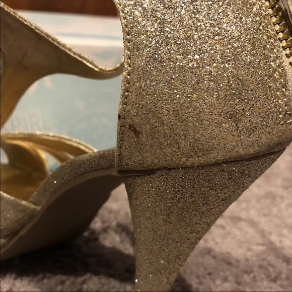 Gold Glitter Heels, Size 8 - Picture 6 of 8